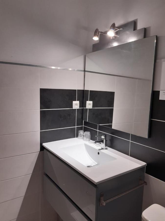 Logis Hotel Le Relais Du Serre Dieulefit Bagian luar foto