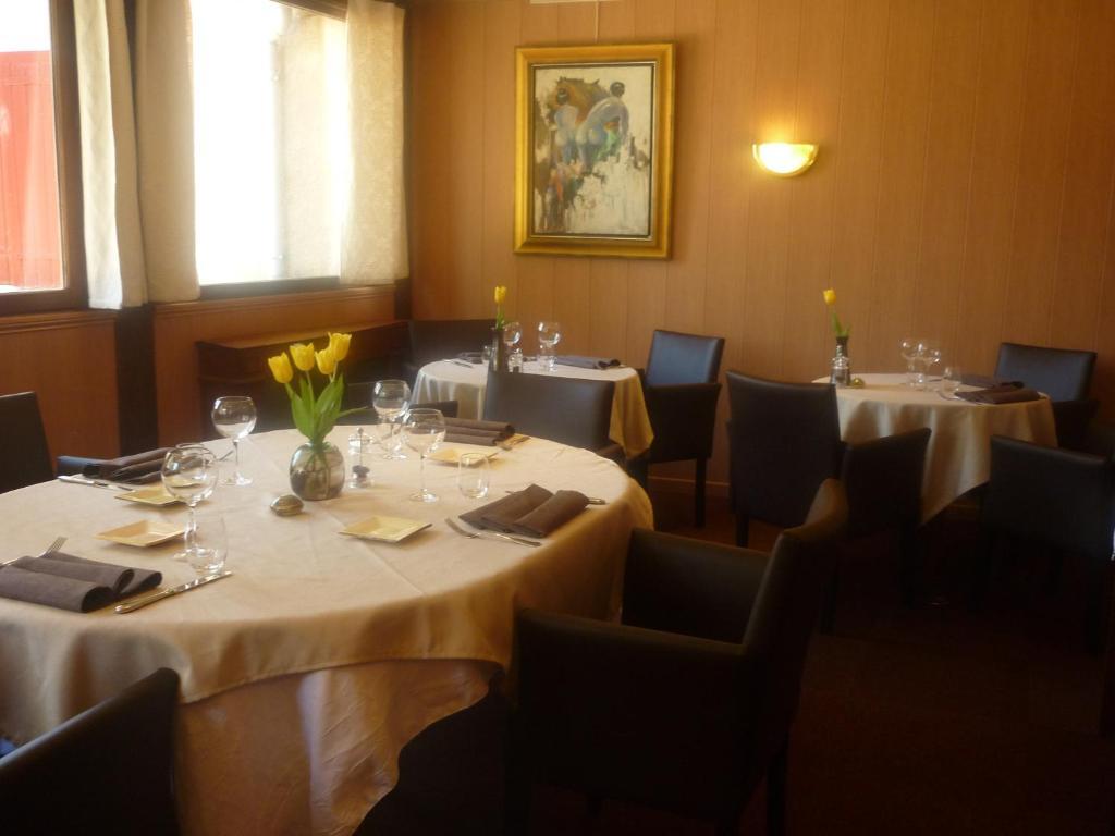 Logis Hotel Le Relais Du Serre Dieulefit Bagian luar foto