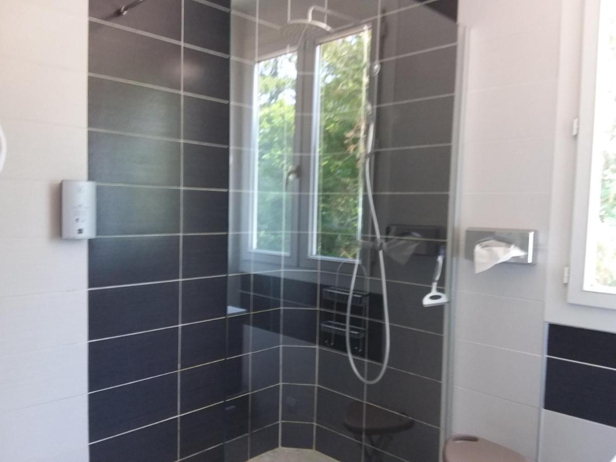 Logis Hotel Le Relais Du Serre Dieulefit Bagian luar foto